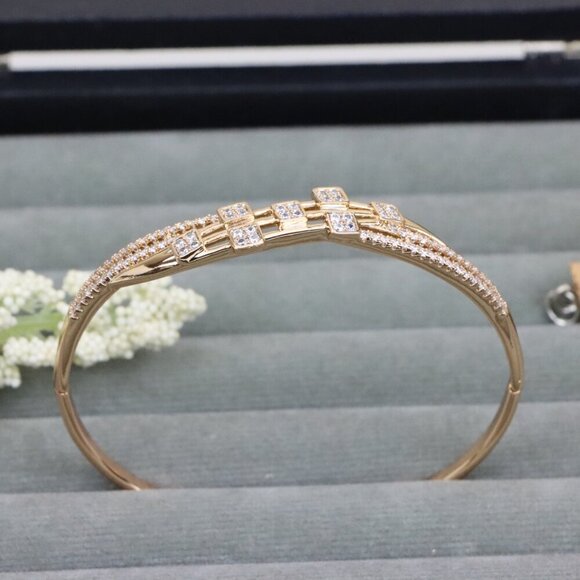Elegant Rose Gold Bangle with Dazzling Square Crystal Detailing, XPBL0516 - Picture 11 of 12